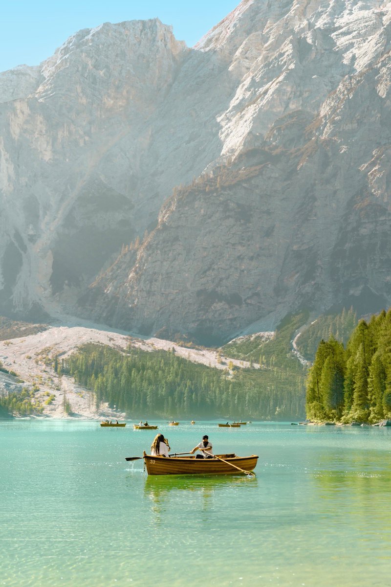 저는 이탈리아 너무 좋아해서
인생 여행지로 뽑는데요!

로마 밀라노 같은 여행객 붐비는 곳 말고
돌로미티 토스카나 추천

거대한 자연과 동화같은 풍경
커피, 와인, 피자 맛있음
단, 뚜벅이로 가기 어려움