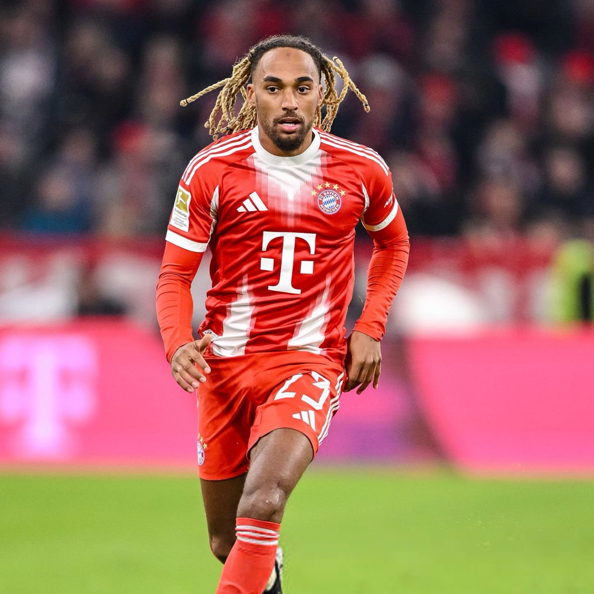 VibesFoot's tweet image. 🔴 𝗟'𝗢𝗟 𝗘𝗧 𝗘𝗩𝗘𝗥𝗧𝗢𝗡 𝗦𝗘 𝗗𝗜𝗦𝗣𝗨𝗧𝗘𝗡𝗧 𝗣𝗢𝗨𝗥 𝗦'𝗢𝗙𝗙𝗥𝗜𝗥 𝗦𝗔𝗖𝗛𝗔 𝗕𝗢𝗘𝗬 𝗟𝗢𝗥𝗦 𝗗𝗨 𝗠𝗘𝗥𝗖𝗔𝗧𝗢 𝗛𝗜𝗩𝗘𝗥𝗡𝗔𝗟 ! 🤯🇫🇷

L'OM serait aussi intéressé, mais le salaire du joueur pourrait freiner les clubs intéressés.

🗞️ @kicker