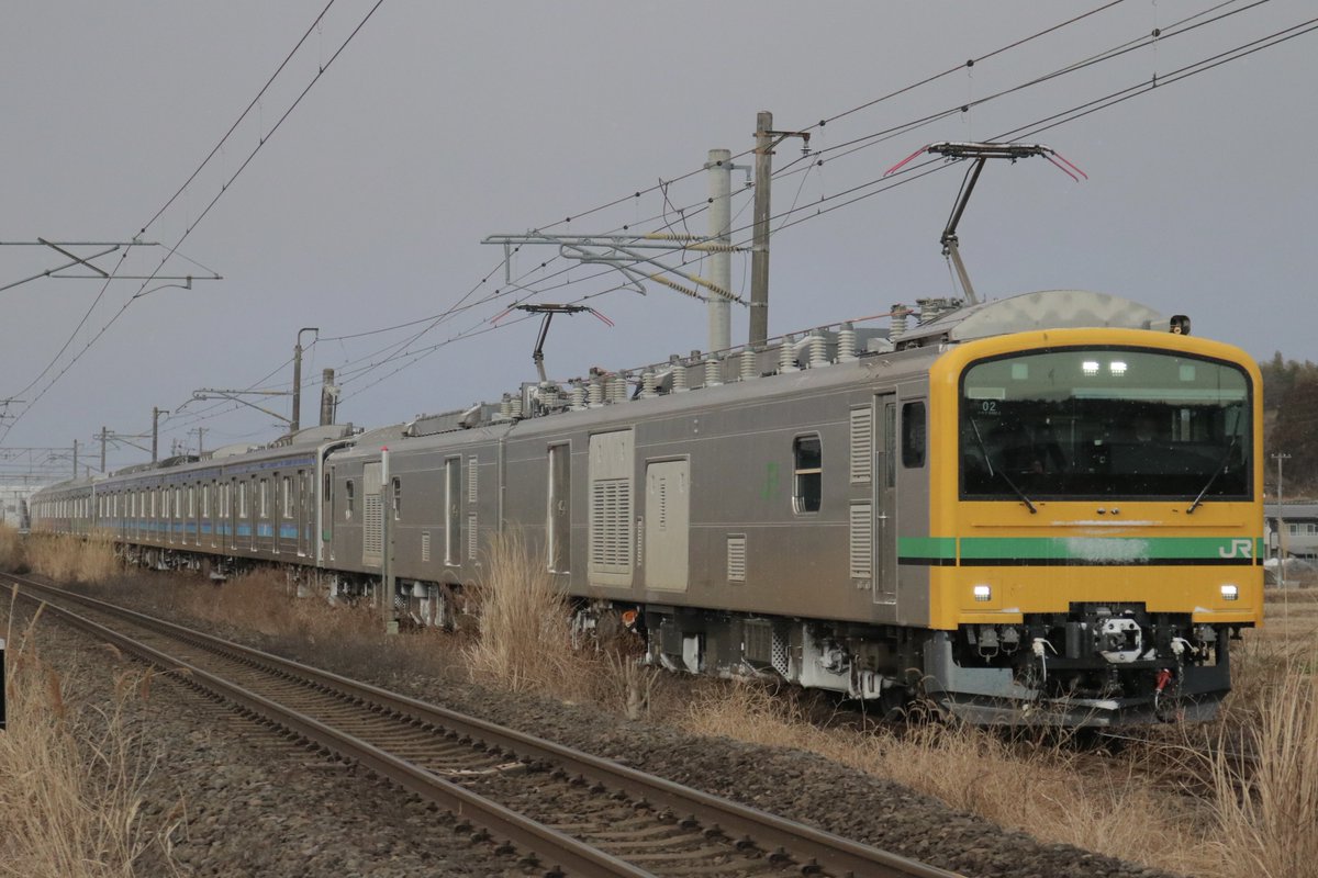 atstation's tweet photo. 2026/01/21
安達〜二本松
仙石線205系　AT入場配給
配9548M E493系02編成+205系M19編成+M3編成

仕事の都合上こちらから。
あまりなさそうな、第三種踏切と仙石線205系のコラボになりました https://t.co/iOqigb2Rst