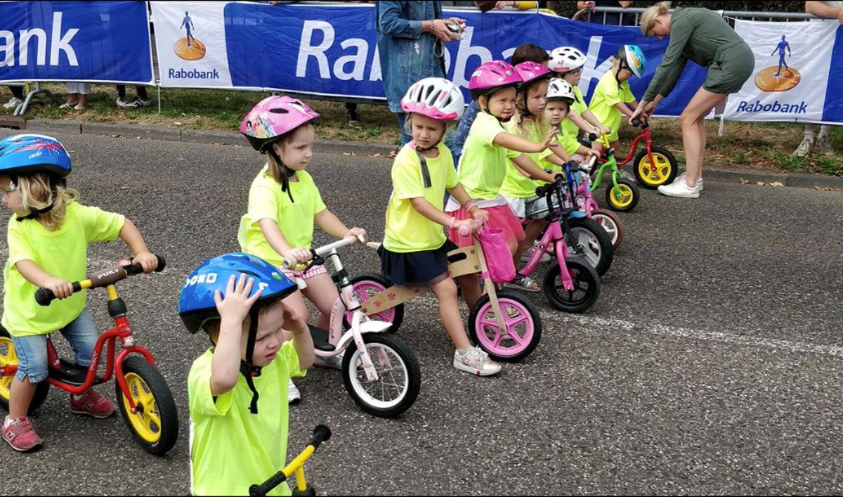 CDA Veenendaal steunt een €75.000 garantstelling aan de wielerronde <a href="/vdaal_vdaal/">Veenendaal-Veenendaal</a>.
Dit evenement is van grote waarde voor onze gemeente en regio, maar dreigt ermee te moeten stoppen.
De wielerronde staat voor veel meer dan topsport in onze regio.
Facebook: bit.ly/3YPFLZS