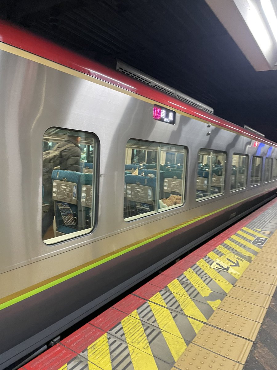 岡山からは特急南風23号で後免駅へ。外は真っ暗。