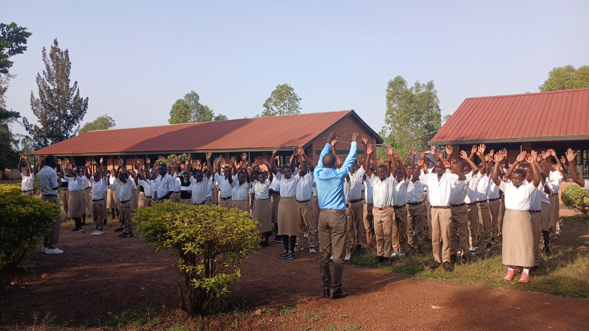 Migongogs's tweet photo. ‘Fresheri ku Ishuri GS Migongo/TSS’. Ni gahunda ya @Rwanda_Edu igamije kwimakaza isuku. Kugitondo cy'ishuri kuri gahunda ya @KireheDistrict , na @nyarubuye_s . Mu ishuri, ndetse nahandi hose. @HABIMANAPHENIAS https://t.co/OwAK1ZTJ9H