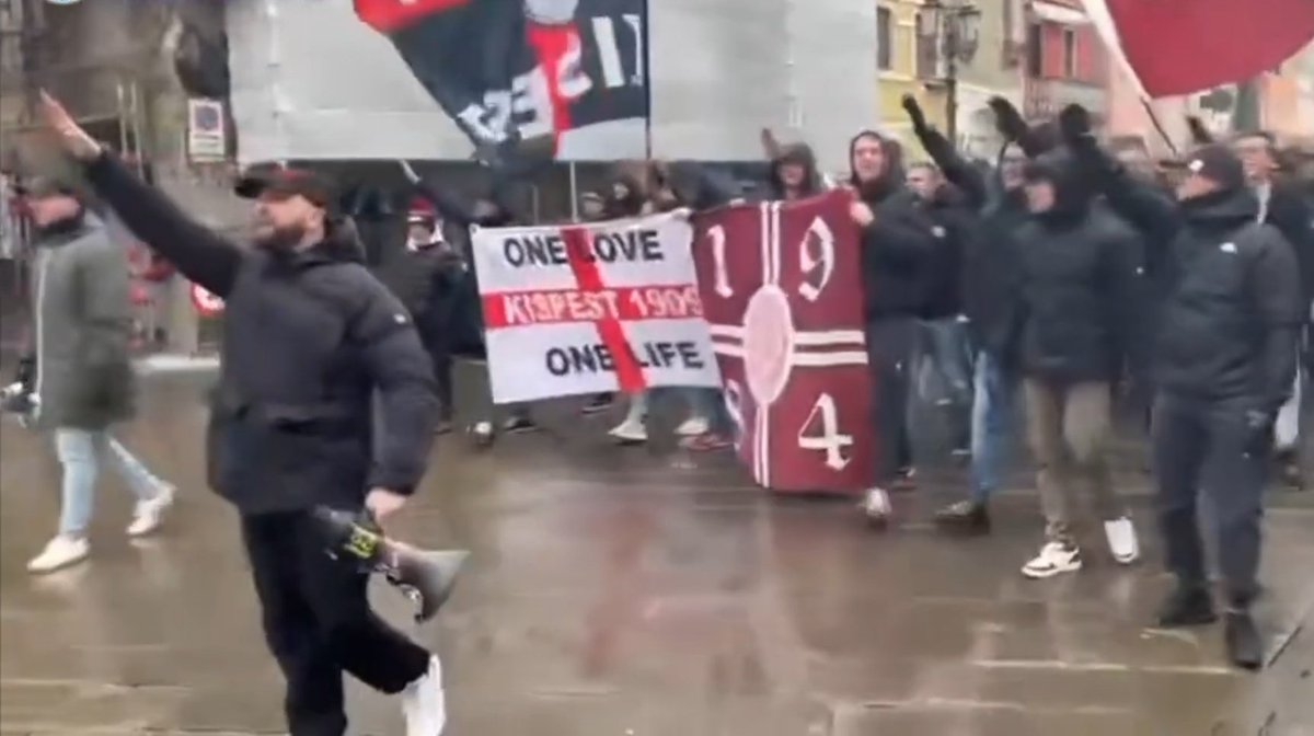 Saluti fascisti e slogan «Avanti ragazzi di Buda» degli ultras della Union Clodiense davanti al Municipio di Chioggia, nel pieno centro storico. Un episodio grave e inaccettabile, avvenuto sotto gli occhi della città, senza che nessuno intervenisse.
#matrice