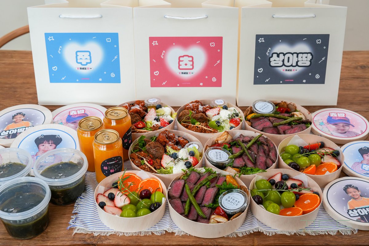 One0904_'s tweet photo. 260121 SHOW CHAMPION SUPPORT

라잇썸을 응원하는 마음을 담아 멤버랑 고생하시는 스태프 분들의 도시락/간식 서포트를 준비했습니다 ! 
૮꒰⸝⸝>  ̫ <⸝⸝꒱ა
#상아 #라잇썸 #lightsum https://t.co/05BL3dUlWn