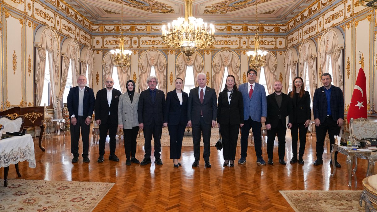 İl Başkanımız Sayın Burcu Kösem, Yönetim Kurulu Üyelerimiz Selma Cengiz, İshak Koçoğlu, Ömer Doğan, Muharrem Altıntaş, Anadolu Bölge Kan Müdürümüz Dr. Başar Yöngel ve Avrupa Bölge Kan Müdürümüz Dr. Gülhayat Koç Kızanlık ile birlikte, kan bağışında elde edilen bu anlamlı başarıda