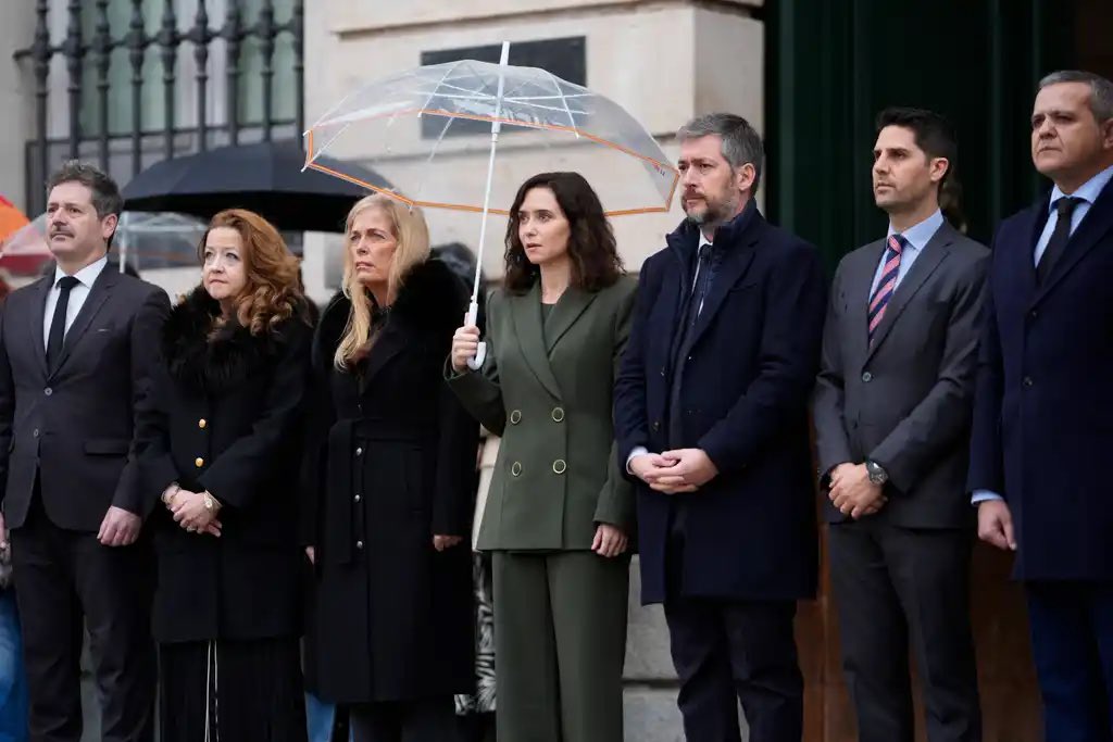 Hoy hemos guardado un minuto de silencio en señal de respeto, recuerdo y cariño con las víctimas y los familiares de la tragedia ferroviaria de Adamuz. 

Reafirmamos nuestra solidaridad y apoyo a las familias afectadas y deseamos una pronta recuperación a las personas heridas.