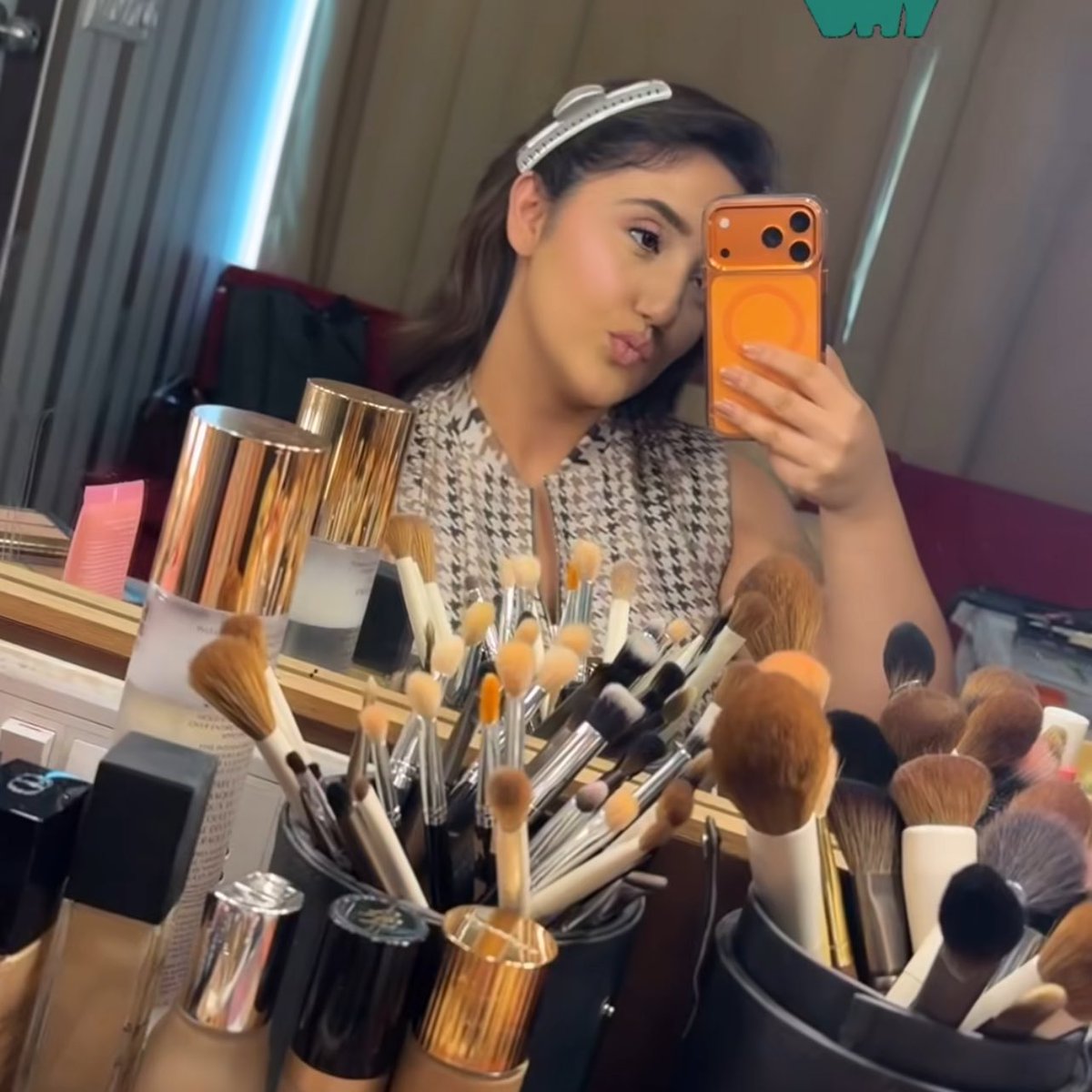 On the thing about her she will never embarrass herself on social media  . She stays booked &amp; busy while xyz people are out here clowning themselves.