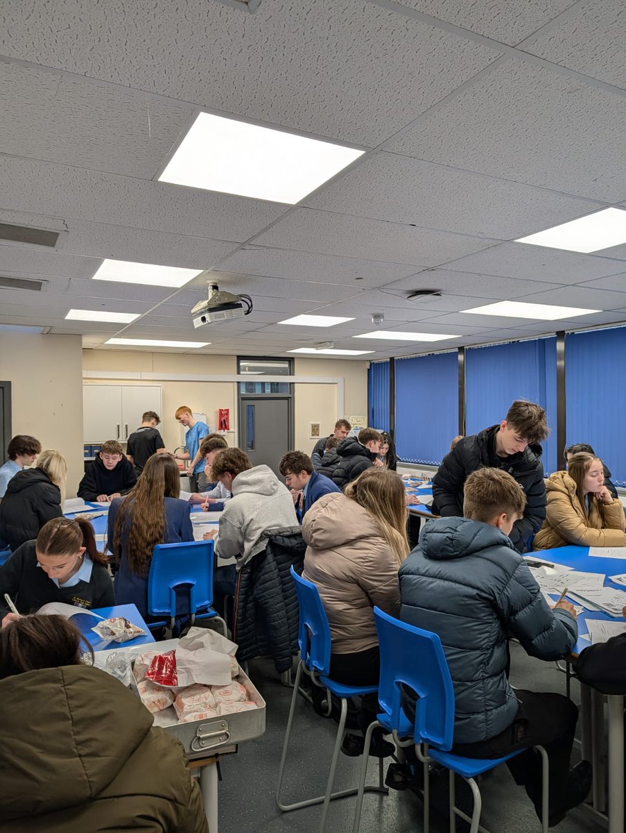 #Maths #GCSE delighted to see so many of our Year 11 students attending maths intervention. Thanks to Mrs Walsh and the 6th form for helping to support their fellow students. #LearningtogetherinChrist 💙🙏