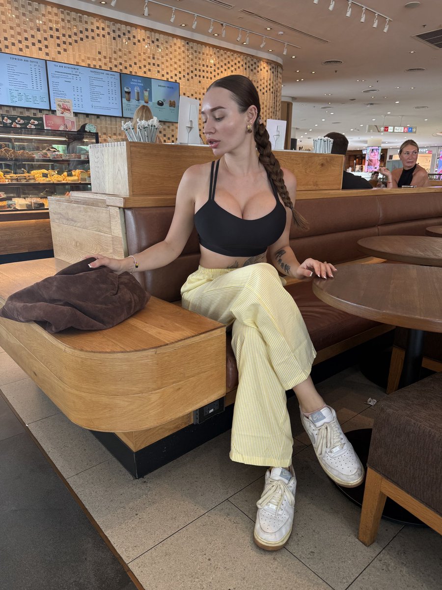 emkanovak's tweet image. 1 or 2?🤭