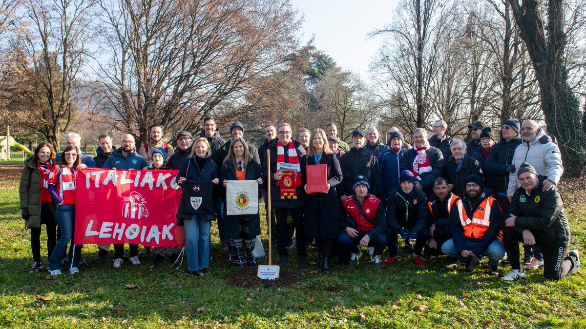 ❤️ #UniqueInTheWorld 

🌳 El Athletic Club, junto a representantes del <a href="/ComunediBergamo/">Comune di Bergamo</a>, planta un retoño del Árbol de Gernika en señal de agradecimiento a la ciudad italiana y coloca una placa conmemorativa.

🤝 "Siamo arrivati come avversari, ce ne andiamo come amici"