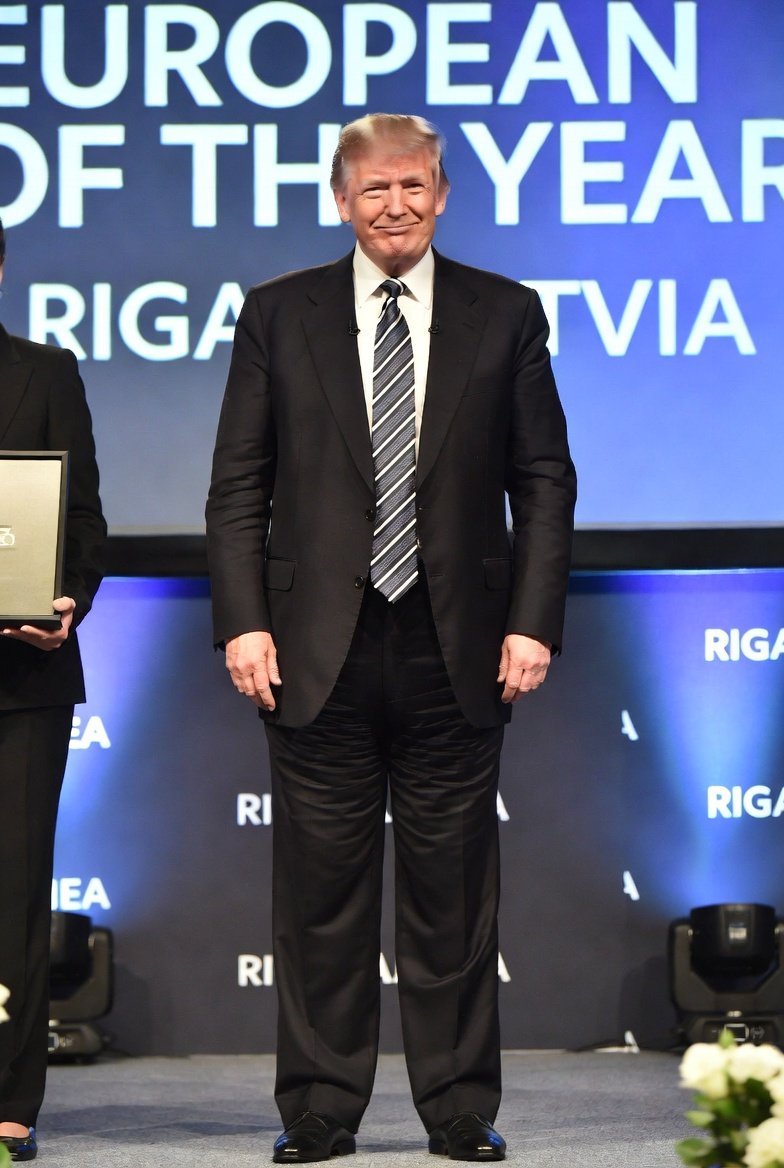 Nu, kāpēc Jūs visi uzreiz tik nesmuki ļauni ?! Tas amerikāņu prezidenc varbūt vienkārši grib draudzēties ar mums, bet kautrējas to pateikt.. ? 🤔