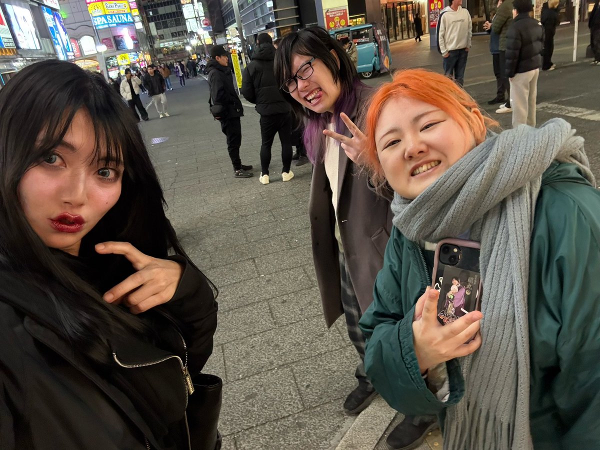 ma_0116_'s tweet photo. 先日、#毎日が楽しくない の蘭丸（@ranmaruikusa ）が旧友のマブダチだからというコネをフルに活用して、相方さん（@yaserukaragive ）まで来ていただいて、推しのお笑いコンビにお誕生日をお祝いしていただくという贅沢な飲み会をしてきましたー！

推しがお祝いしてくれるなんて幸せすぎる… https://t.co/TRC0v9S3bt