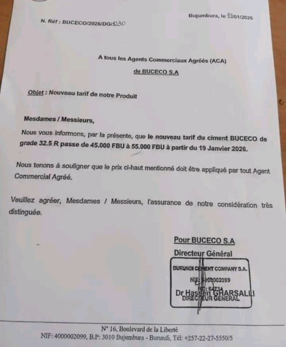 Ikiriho's tweet photo. 🇧🇮#Burundi 📈Le prix du ciment #Buceco 32.5 passe de 45.000 Fbu à 55.000 Fbu: annonce de la Burundi Cement Company.
Les hausses du prix du ciment Buceco sont fréquentes.
Août 2024 : le prix passe de 38.000 FBu à 45.000 FBu.
Août 2023 : Une hausse majeure a été annoncée, fixant le sac à 38.000 FBu.
Octobre 2022 : Les prix sont passés de 24.500 FBu à 28.500 FBu pour le 32.5R.
Fin 2021 / Début 2022 : Une augmentation a eu lieu, portant le sac de 24.500 FBu à 27.500 FBu.
🔴Demande accrues , défis logistiques et spéculation
Parmi les causes évoquées faut-il citer une demande accrue : Les nombreux chantiers en cours au Burundi augmentent la demande, créant des tensions sur l'offre.
Soulignons aussi la spéculation. Certains commerçants cacheraient le ciment pour le vendre à des prix plus élevés, malgré les efforts du gouvernement pour réguler le marché.
Bien que BUCECO affirme produire suffisamment, des problèmes d'approvisionnement ou de distribution sont souvent cités.