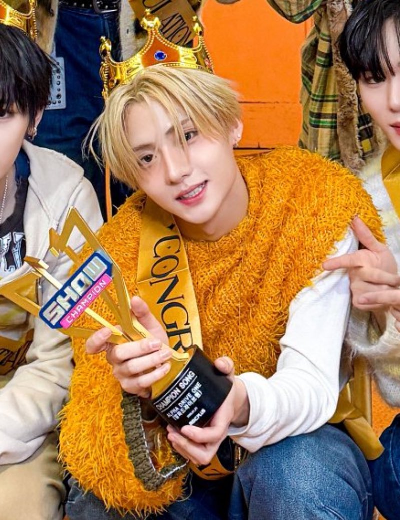 leoosanggwonn's tweet image. 귀욤터져