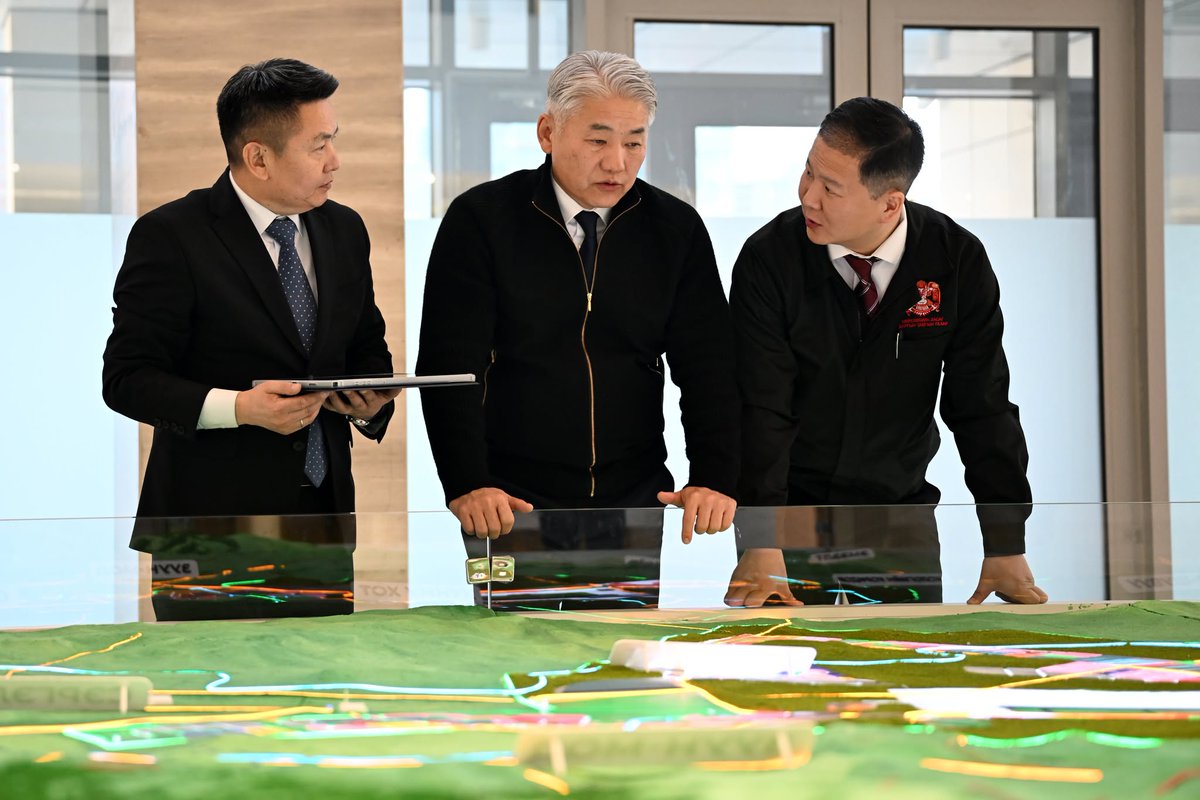 Монгол Улсын Тэргүүн Шадар сайд бөгөөд Эдийн засаг, хөгжлийн сайд Ж.Энхбаяр НЗДТГ-т ажиллалаа 

Монгол Улсын Тэргүүн Шадар сайд бөгөөд Эдийн засаг, хөгжлийн сайд Ж.Энхбаяр нийслэлийн Засаг даргын Тамгын газарт ажиллаж, нийслэлд хэрэгжүүлж байгаа төсөл, хөтөлбөрүүдтэй танилцаж,