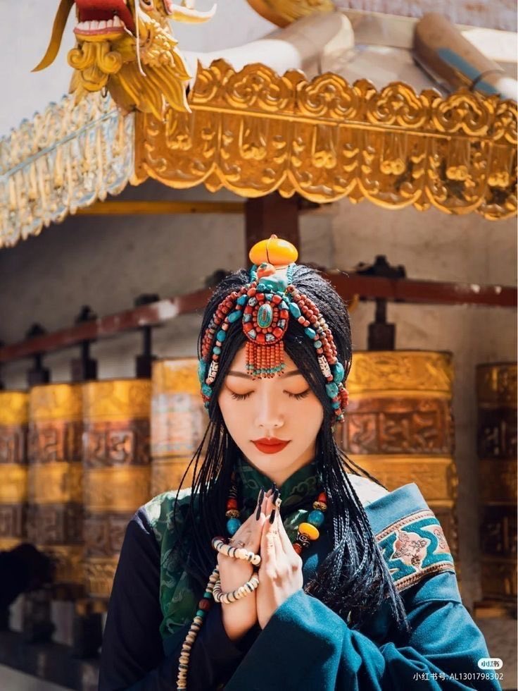 ExplorerMoment's tweet photo. Kham's Legacy: Historical Jewelry and Clothing of Tibetan Women https://t.co/3sYhpsXIjJ