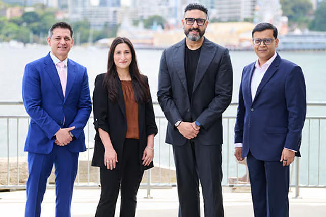 GulfNewsSport's tweet image. Big names throw their hat in the ring for new European T20 league. Waugh, Maxwell to be team owners, Smith, Marsh among players signed up. @gulf_news @ICC #etpl  gulfnews.com/sport/big-name…