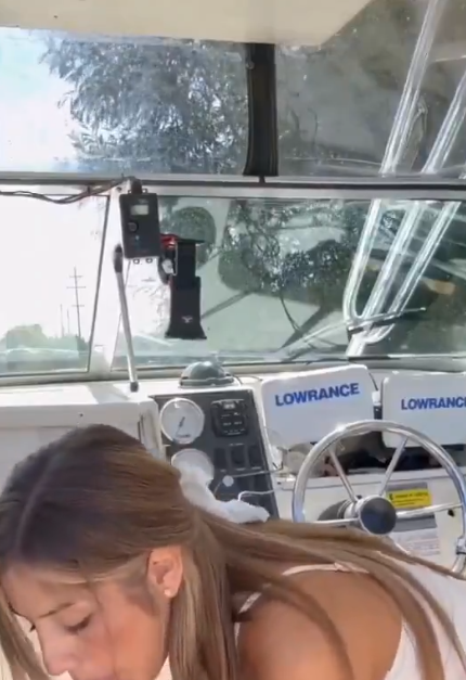 ahmad357604's tweet image. cdn.videy.co/fI0IYF6n1.mp4
video.twimg.guru/amplify_video/…