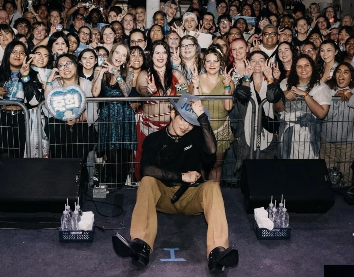 Worldwide_multi's tweet photo. Perfect tour checklist:
✅amazing staff (@oppangofficial & @KorUS_Ent)
✅setlist for the books
✅passionate C.Cs
✅the most fun concerts
✅angelic vocals (@official_junhee)
✅CRAZY VIBES
#JUNHEETourinUS #JunheeInDallas #JUNHEEinSF #JunheeInNYC #JunheeInNewYork #JunheeInLA https://t.co/khSksYzRXq