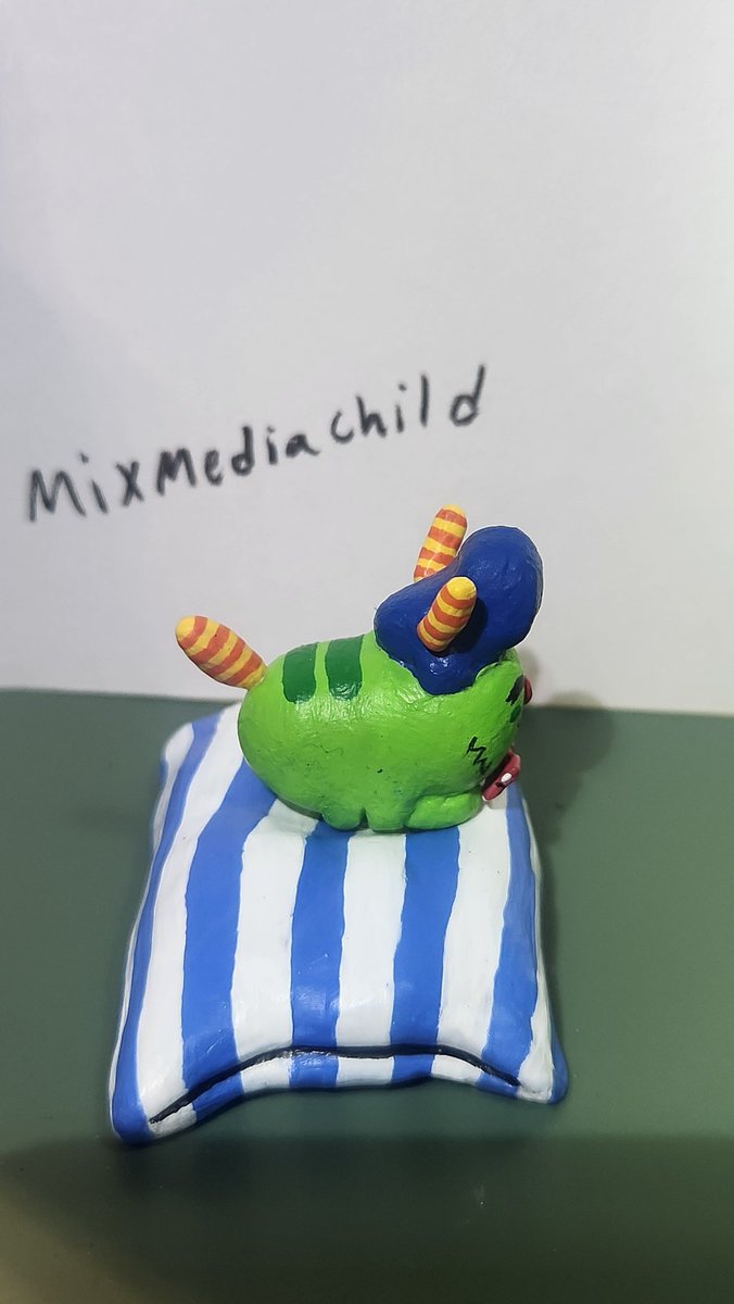 mixmediachild's tweet image. Made him ao a whim 

#howdypillar #WelcomeHome #welcomehomearg #bean #art #howdy