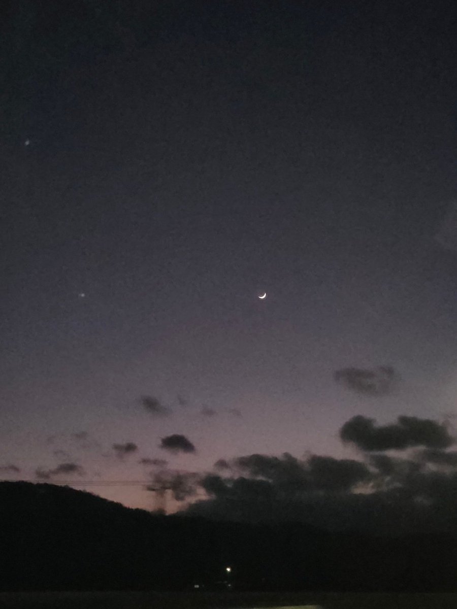 w_ddd_ddd's tweet image. 오늘의 달
202601021 18:30 #moon