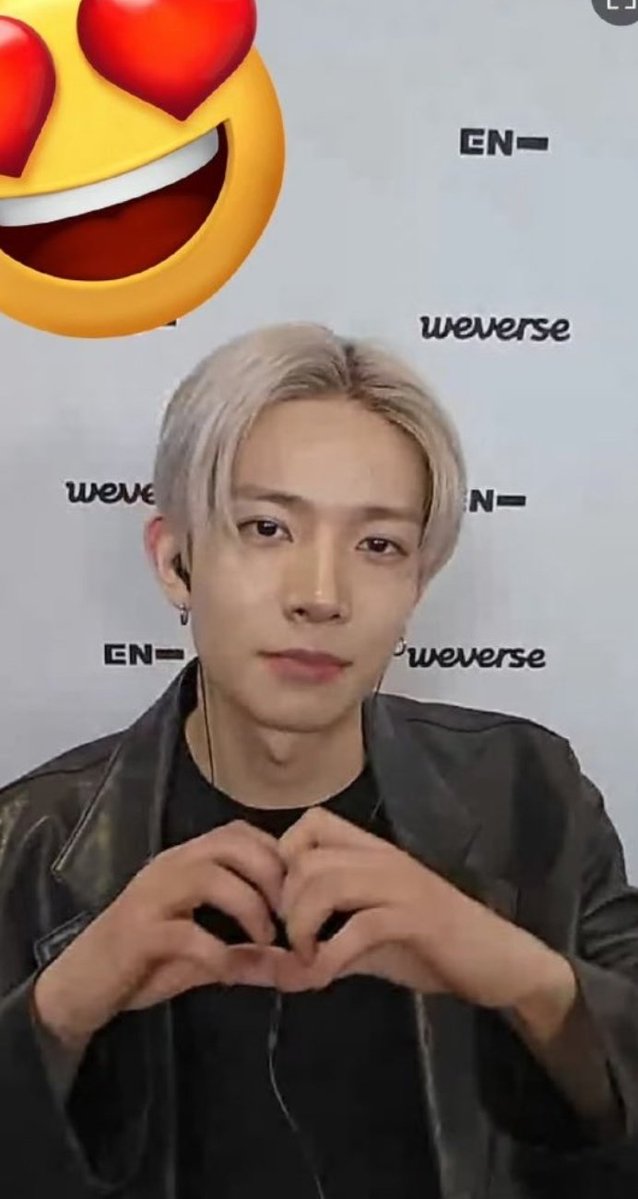 evanndeer's tweet image. HEESEUNG for today's weverse fancall 🥹 hee looks so handsome omg