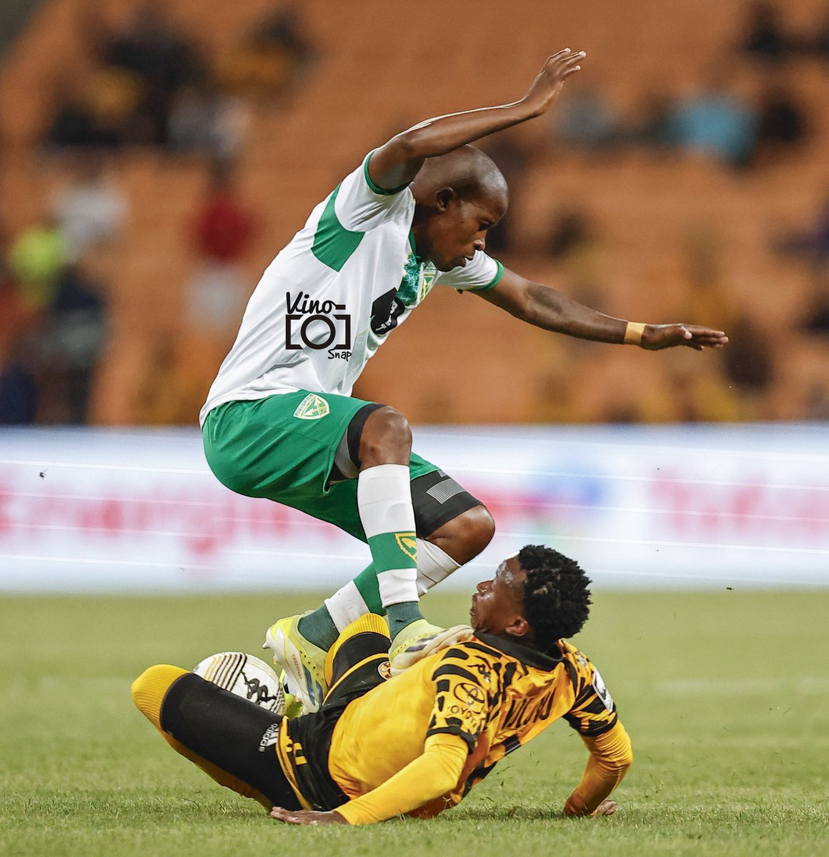 MaEzeeDoesIt's tweet image. Matlaba is a dirty player, he doesn’t wanna retire alone that’s for sure😔 Sad to see💔💔💔