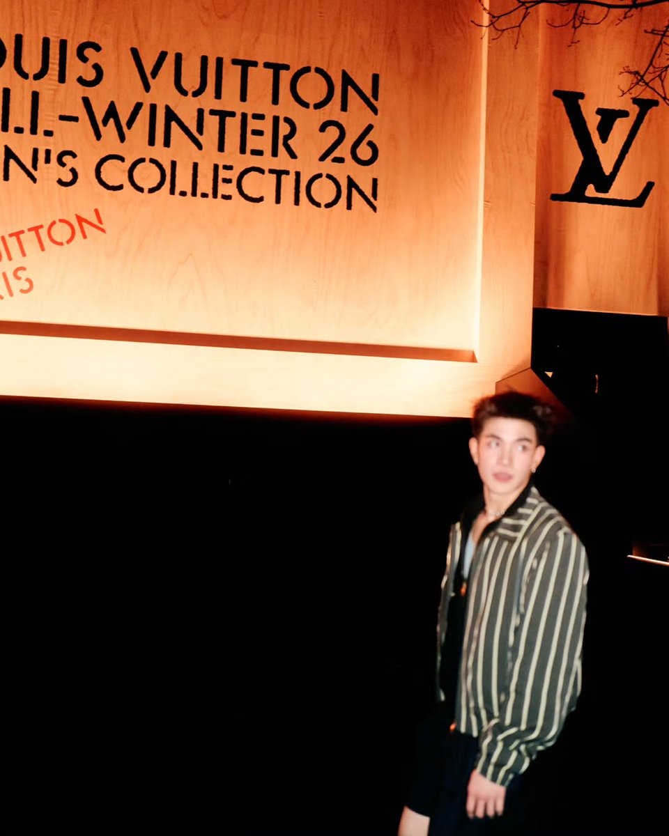 ForSupFourth's tweet photo. Fourth x @LouisVuitton✨️

FOURTH LV FRONT ROW PFW26
#LVMenFW26xFOURTH
#LVMenFW26 #LouisVuitton

2026-01-21
[Update IG] fourth.ig

@tawattannn 
#Fourthnattawat #โฟร์ทณัฐวรรธน์ https://t.co/WwzkWzmVhp