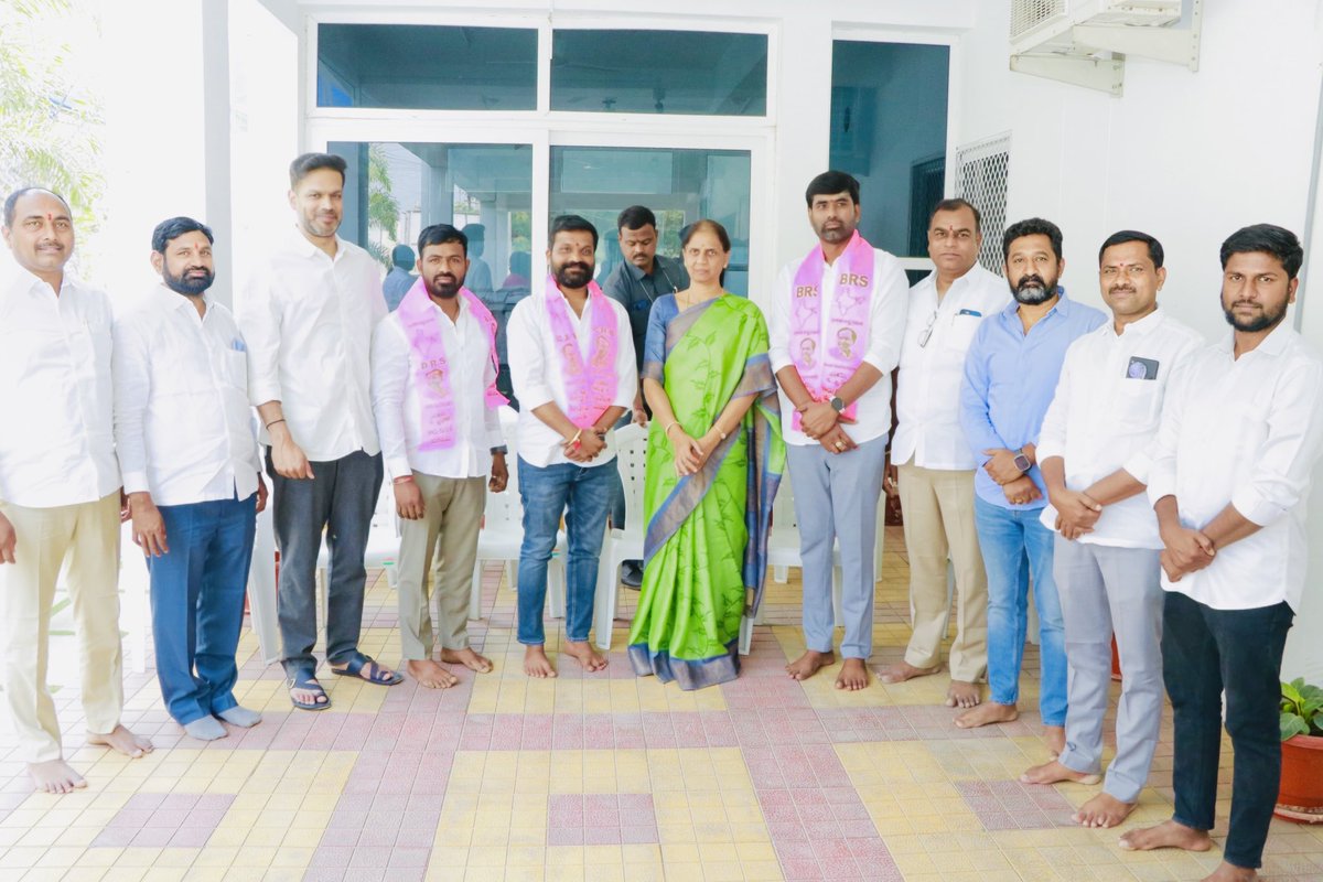 శంకరపల్లి మున్సిపాలిటీ BRS పార్టీ లోకి చేరికలు !! 

సబిత ఇంద్రారెడ్డి, కార్తీక్ రెడ్డి గార్ల సమక్షంలో BRS పార్టీ లో చేరిన శంకరపల్లి మాజీ ఉపసర్పంచ్ దండు సంతోష్, మాజీ కౌన్సిలర్ గండేటి శ్రీనాథ్ గౌడ్ 

<a href="/KTRBRS/">KTR</a> <a href="/BrsSabithaIndra/">Sabitha Reddy</a> <a href="/KarthikIndrAnna/">Karthik Indra Reddy Patlolla</a>
