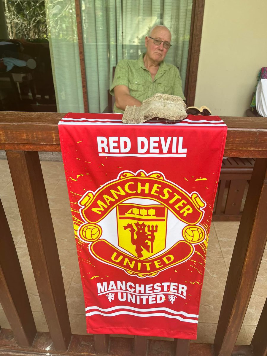 ’Womens matchday’
To show it while I'm in Thailand, the flag is hung out on the balcony railing. and on Sunday it's time again
But unfortunately it will be 2 o’clock in the night , so it will not be possible to see it😔