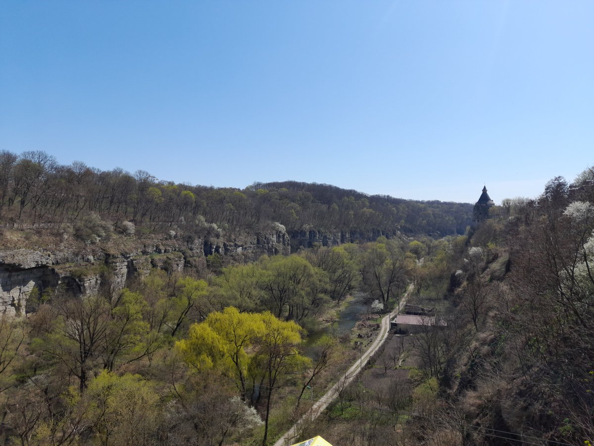Comrade_report's tweet image. Standing on Novopavlivskyi Bridge, I took this photo of the Smotrych canyon, a view that still takes my breath away.

Kamianets-Podilskyi is a small, compact town of contrasts.
At first glance, it feels like an in-between stop: between a ruined past and a seemingly uncertain hope