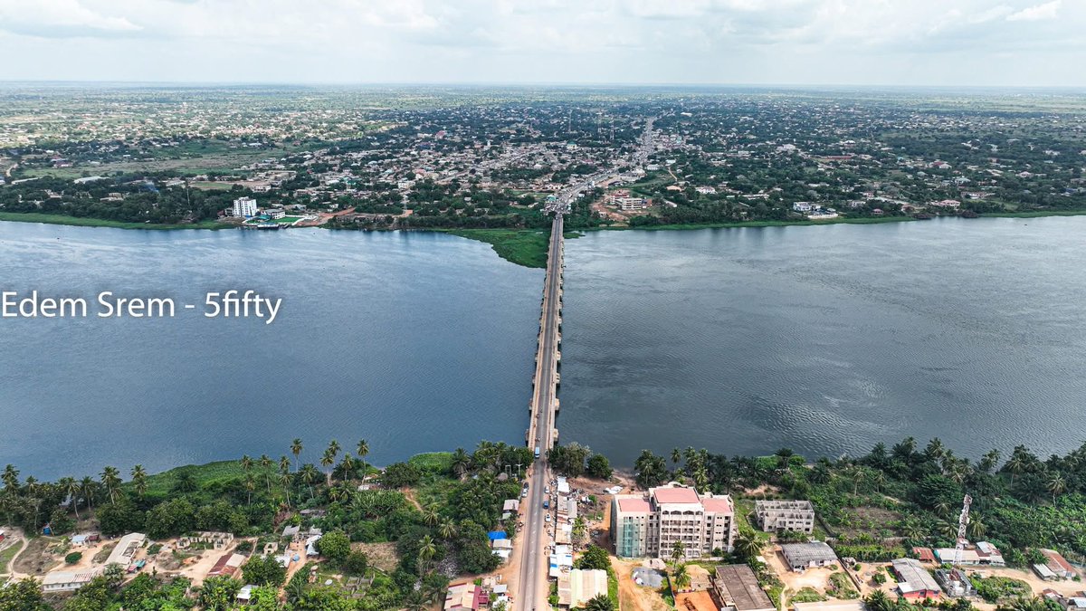 Afrikanticha3's tweet photo. The Sogakofe Bridge over the Lower Volta River, Volta Region, Ghana, West Africa. #bridge #Sogakofe #Tefle #voltaregion #Volta #VoltaRiver #ghana https://t.co/aYMDZDmFIa