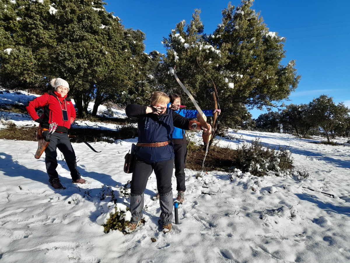El pasado fin de semana nuestros arqueros continuaron con la liga Cams, con un ambiente blanco no flaquearon y siguen en los primeros puestos.
Alfonso García Burgos 1🥇
Mónica Ortega 🥇
Pilar Ortega 🥈
Enhorabuena!🏹
<a href="/CAMPEONESAranju/">CAMPEONES de Aranjuez</a> <a href="/SERAranjuez/">SER Aranjuez</a> <a href="/aranjuez/">aranjuez</a>
