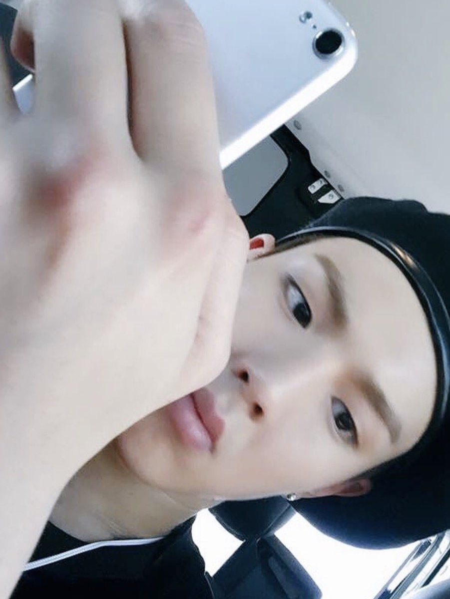 0ngssim2's tweet photo. 10년전의감자가너무조음 https://t.co/Wk2kpowBEH
