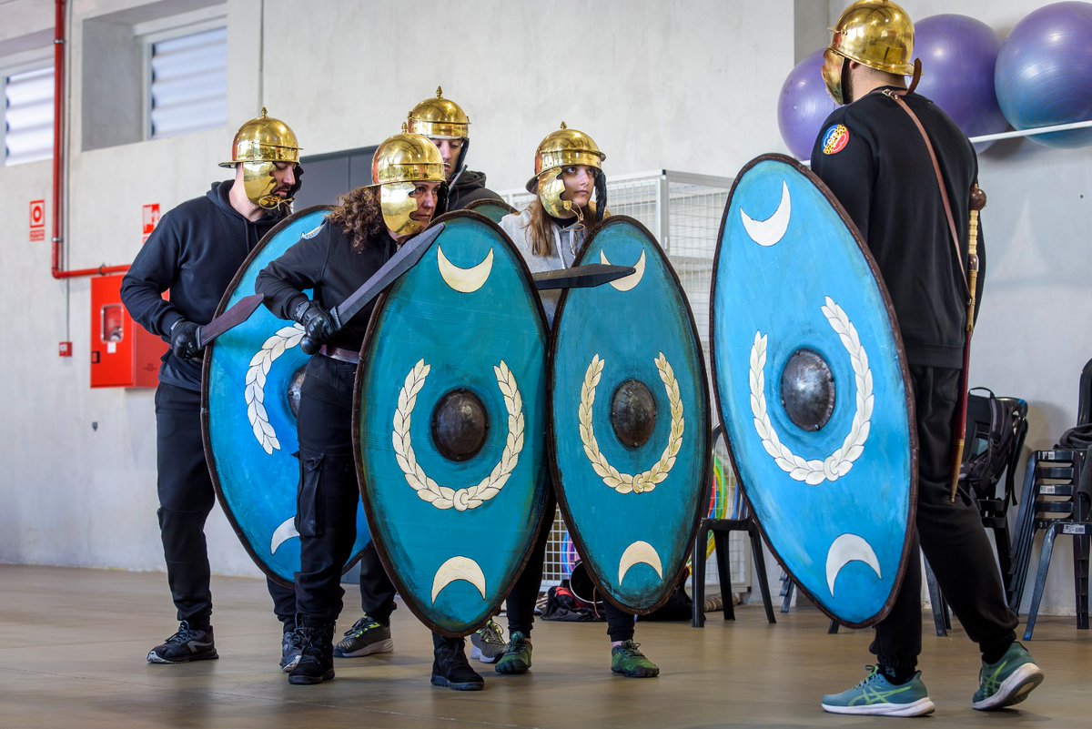 ⚔️Os dejamos algunas fotografías de la sesión de instrucción que realizamos el fin de semana pasado con algunos miembros de la Legio X Gemina.

📸Las fotos las realizó nuestro compañero Antonio Ángel.

#recreacionhistorica #legioxgemina #reenactment

novelahistoricaubeda.blogspot.com/2026/01/fotos-…