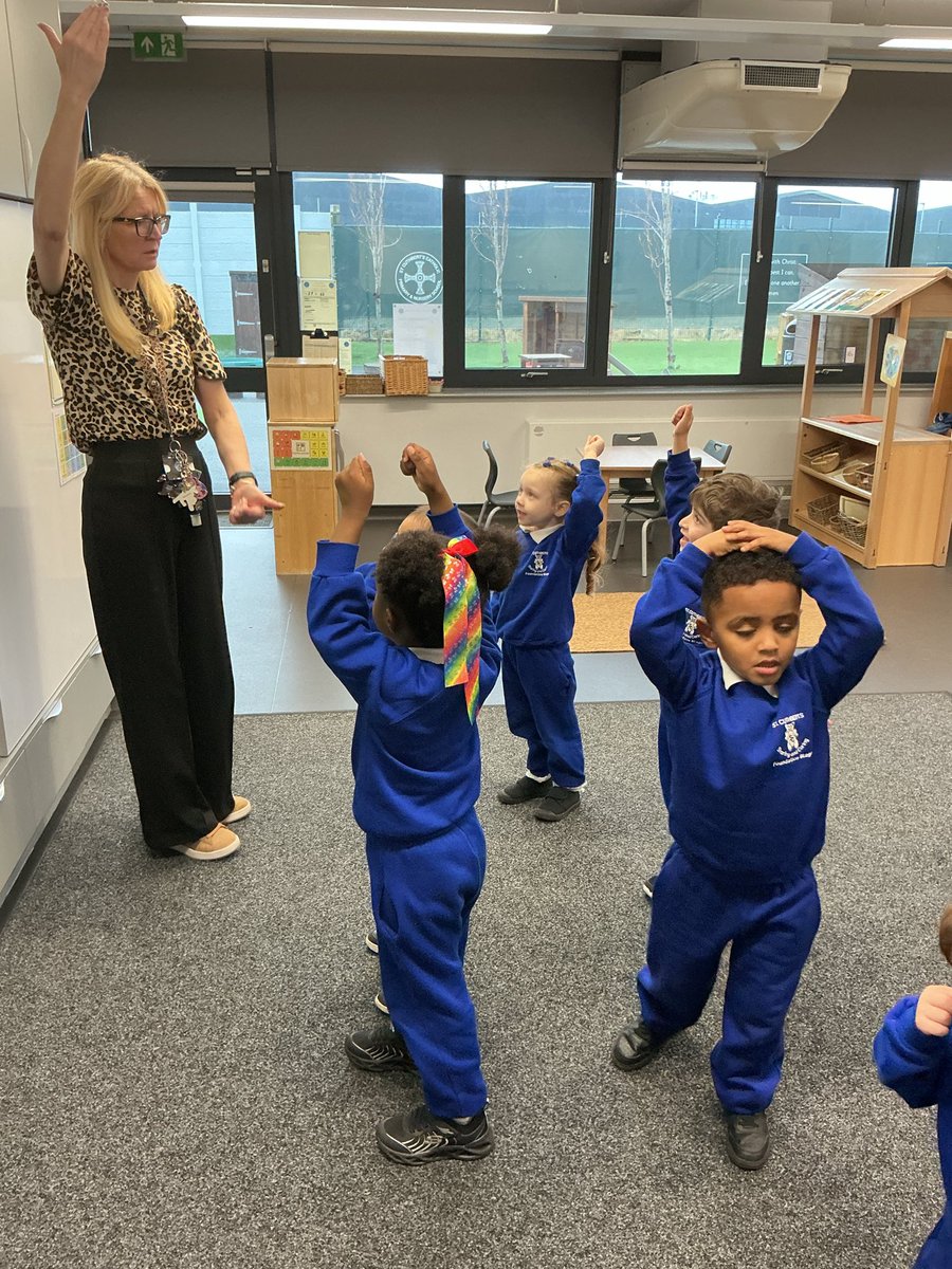 StCuthbertsPri's tweet photo. Our Nursery children recapped over the ‘Magi.’ They remembered that they brought gifts of Gold, Frankincense and myrrh. The children then went on an adventure to follow the star to Bethlehem. They then decorated their own bright star.⭐️#StCuthbertsRE #StCuthbertsEYFS https://t.co/u0og9ZomEf
