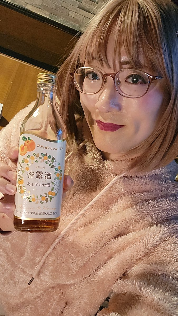 本日の #MixedBase 
あんず🍊💕で19時～Open🍸💕

あんずのオススメは杏露酒のロック🍊💕この甘酸っぱい味が病み付きになるわよぉ(*>∀<*)💕

#mixedbase #二丁目　#新千鳥街　#カラオケ　#レコード　#女装　#mixbar #ミュージックバンカー