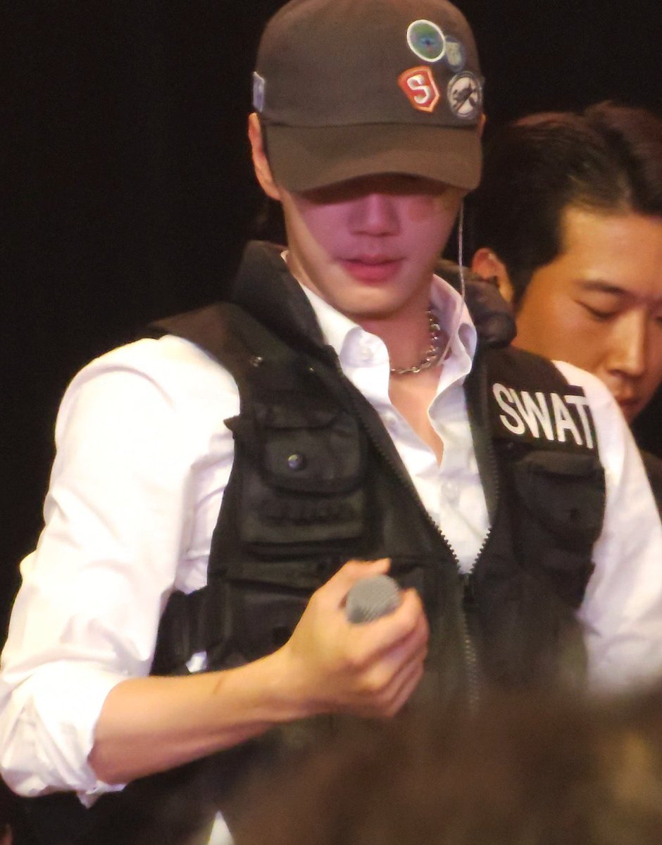 그니까
이만큼귀염떠는걸보셨다는거지                            이분이