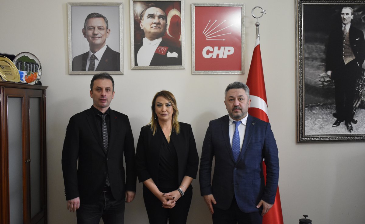 Mühendis Tek-Sen Büro Sendikası Genel Başkanı Tanju Kandaz ve Mali İşlerden Sorumlu Genel Başkan Yardımcısı İlker Kulein, bizleri TBMM'deki çalışma ofisimizde ziyaret ettiler. 

Büro, bankacılık ve sigortacılık hizmetleri iş kolunda çalışan kamu çalışanlarının özlük haklarının