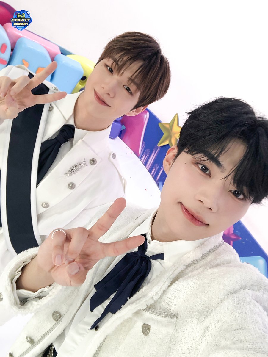 MnetMcountdown's tweet image. 📢 이번 주 MC 의상 컨셉은! 🧛🧛🧛

MC석에 방청 오시는 팬분들도! 안방 1열의 팬분들도!
🧛🧛🧛 드레스코드를 완성해 주세요!

⚠️ 드레스코드는 권장 사항으로 필수가 아닙니다 ⚠️

#엠카운트다운 #MCOUNTDOWN