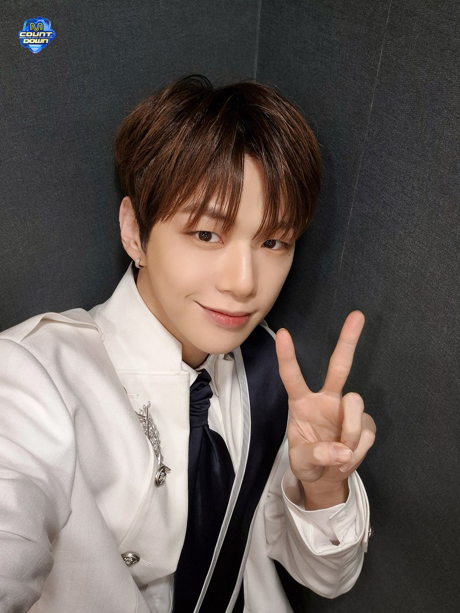 MnetMcountdown's tweet image. 📢 이번 주 MC 의상 컨셉은! 🧛🧛🧛

MC석에 방청 오시는 팬분들도! 안방 1열의 팬분들도!
🧛🧛🧛 드레스코드를 완성해 주세요!

⚠️ 드레스코드는 권장 사항으로 필수가 아닙니다 ⚠️

#엠카운트다운 #MCOUNTDOWN