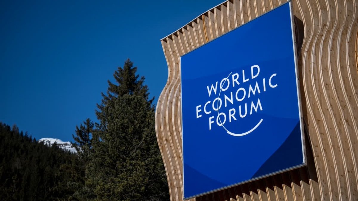 🚨 Adani Group unveils a ₹6 lakh crore ($66B) investment plan for Maharashtra at WEF in Davos.

The plan spans aviation, clean energy, data centres, urban infrastructure and semiconductor manufacturing over the next 7–10 years. 🇮🇳