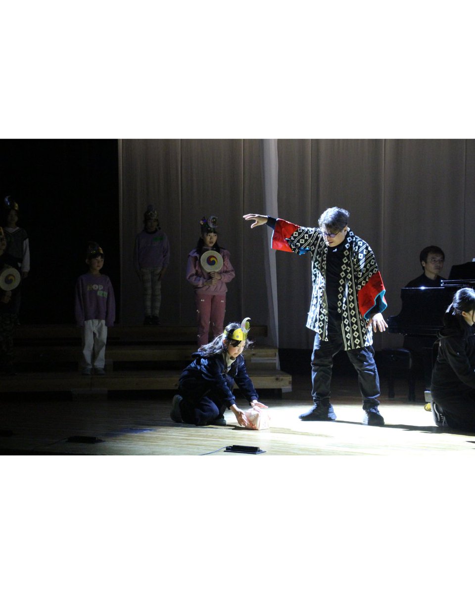 yokkaichi_bunka's tweet photo. 四日市市内の小学生対象
プロと一緒に1日で音楽劇を作るワークショップ開催
演目：ウクライナ民話「てぶくろ」
工作・作曲・歌・お芝居にチャレンジ

2/11（水・祝）10:00〜17:00
あさけプラザホール
定員30名　申込〆切 2/6（金）

申込：財団講座予約システム
詳しくはHPをご覧ください https://t.co/uy5fvxPn36