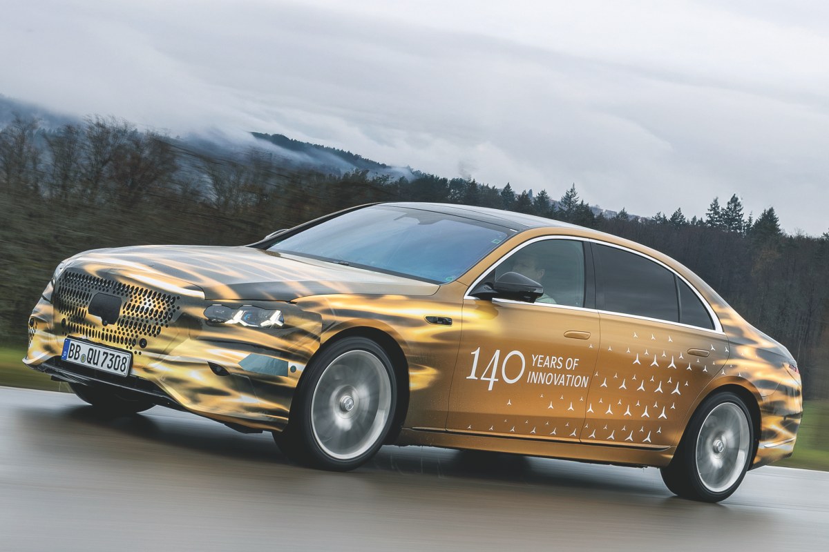 Mercedes_Life_'s tweet photo. メルセデス・ベンツ Sクラス歴代最大のアプデ　新V8エンジン採用
https://t.co/HcHCN7MOpO

メルセデス・ベンツの技術者は、フラットプレーン化で、パワーを維持しつつ排気量を削ることが可能だと説明する。M177ユニットでは、従来のM176ユニットの503psに対し、537psへ増強。 https://t.co/4k2v8gF7bF