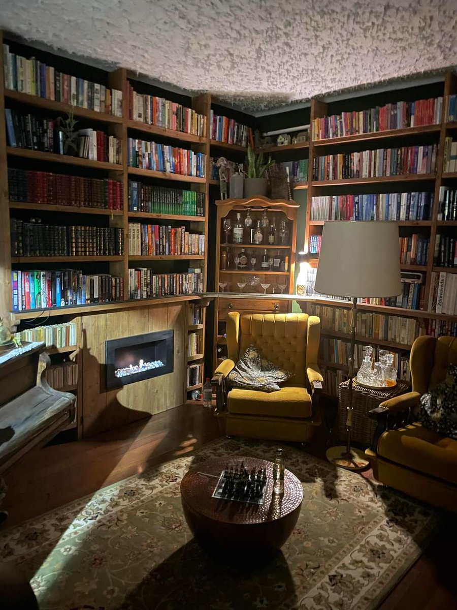 Pergament_F's tweet image. "My father gave me free run of his library. When I think of my boyhood, I think in terms of the books I read."
Jorge Luis Borges