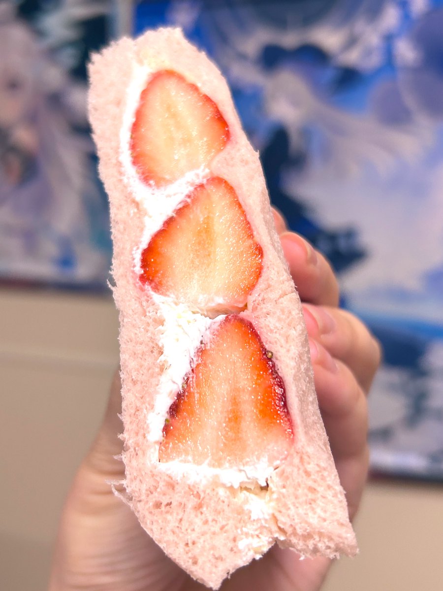 Also wait the strawberry sando at 7/11 has pink bread 🥹🍓 so cute