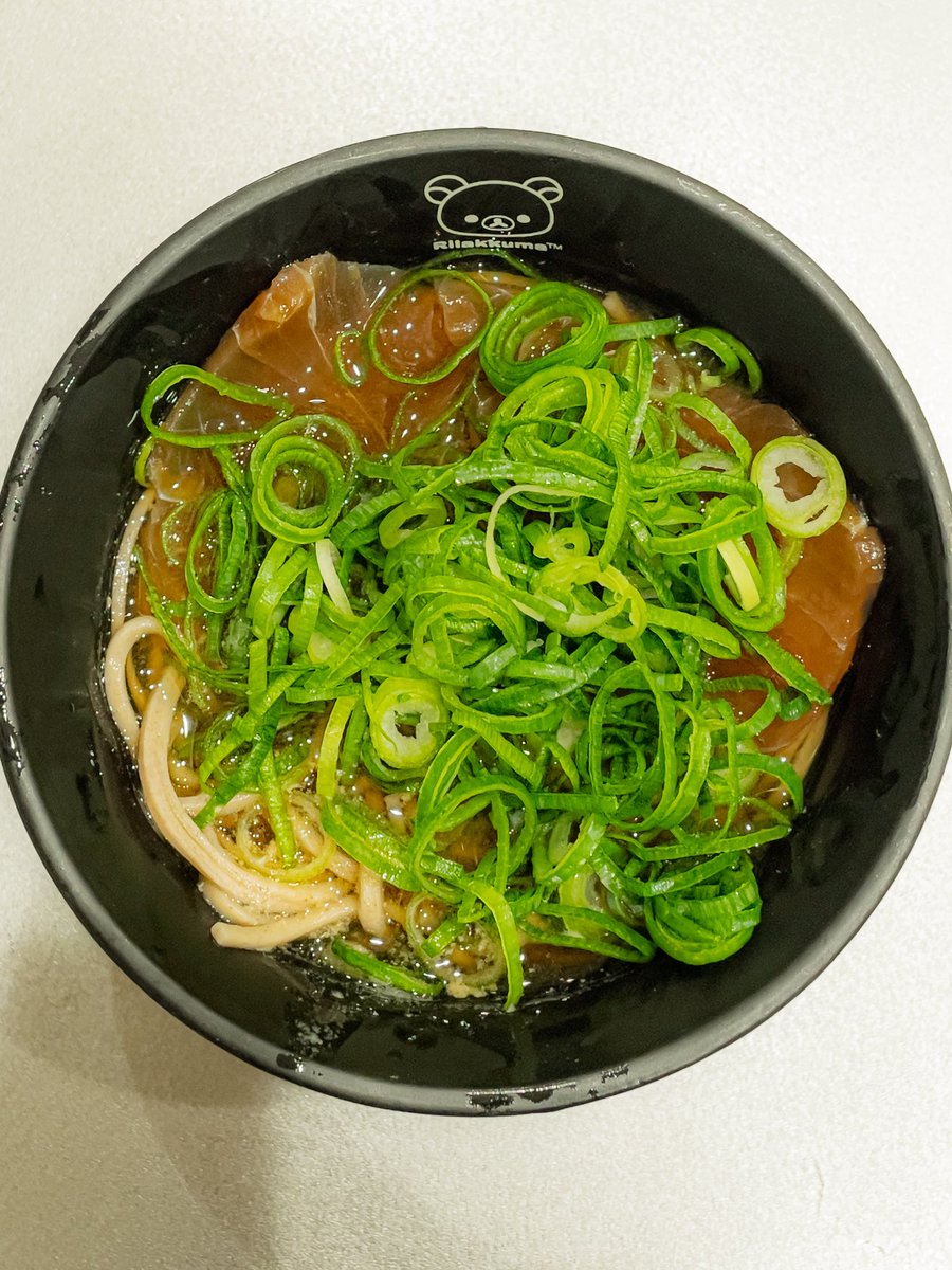 ブリの漬けに使ったタレからつくったつゆが美味しい！！
ブリの旨味が溶け出してるからかな？
これは蕎麦ブームがきそうだ！
#かちょークッキング