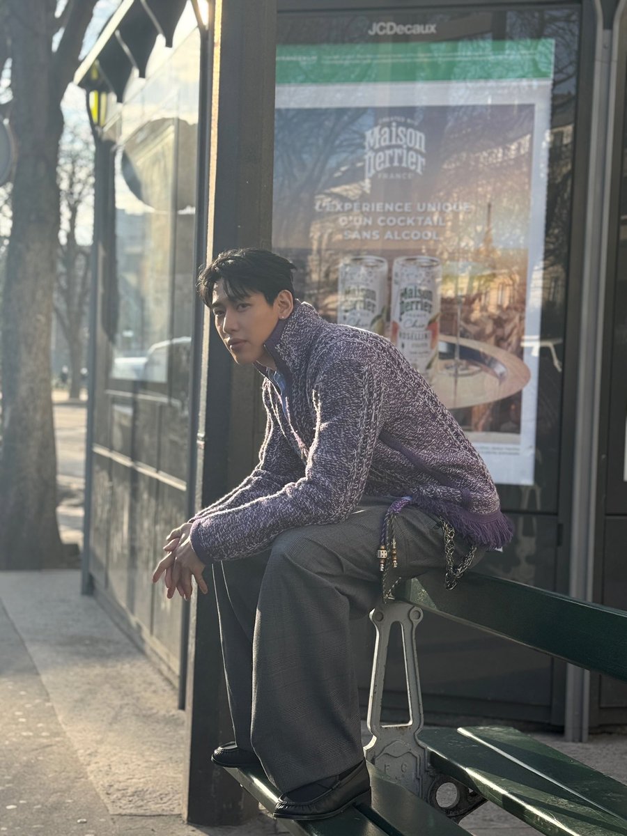 BAMBAMxBAMMIE's tweet image. ☀️

#BamBam #뱀뱀
#LVMenFW26 #LouisVuitton 
#BamBamxLVMenFW26
@BamBam1A @LouisVuitton