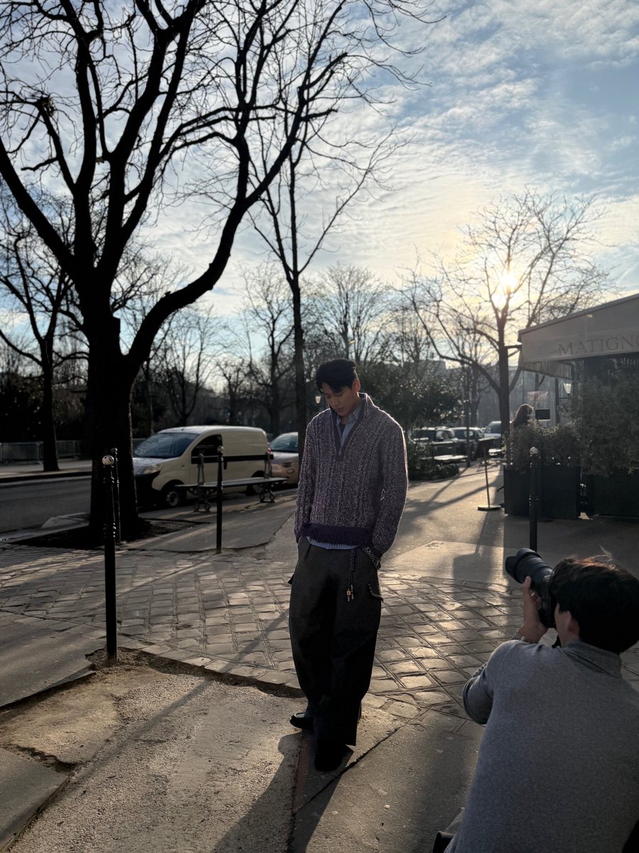 BAMBAMxBAMMIE's tweet image. ☀️

#BamBam #뱀뱀
#LVMenFW26 #LouisVuitton 
#BamBamxLVMenFW26
@BamBam1A @LouisVuitton