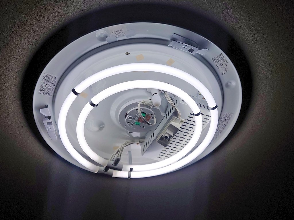 よーこそ！
LEDシーリングライト💡
ありがとう！
蛍光灯シーリングライト💡
(18年間球切れ無かった！)
お疲れ様でした🍻🥹